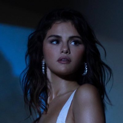 @selenagomez